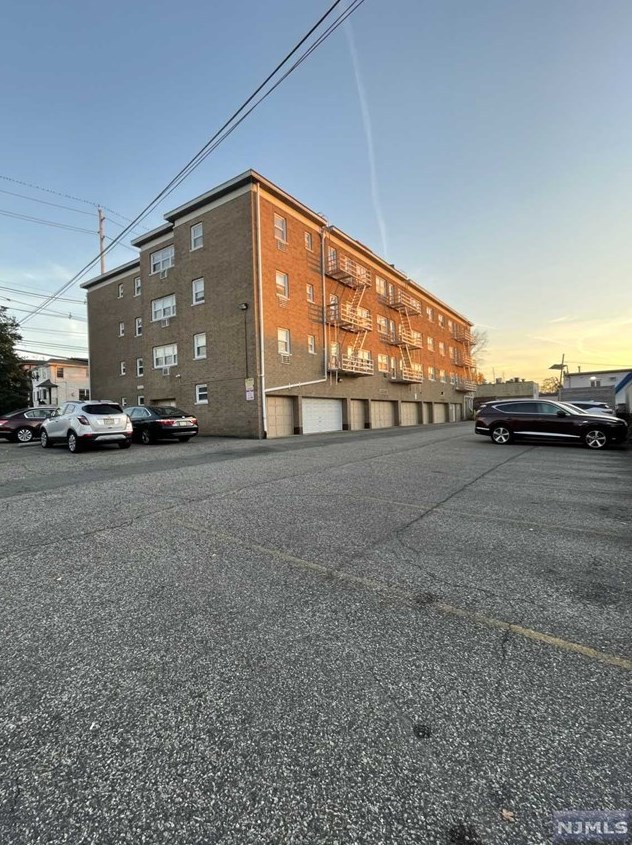 475 Grand Ave, Palisades Park, NJ 07650