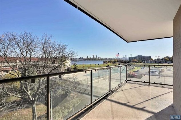 1203 River Rd #3h, Edgewater, NJ 07020