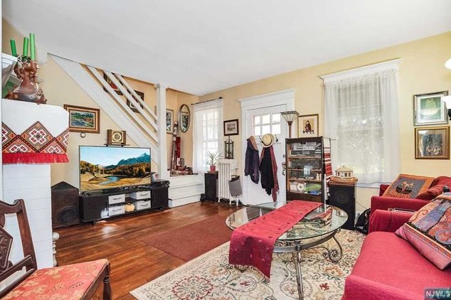 602 5th St, Carlstadt, NJ 07072