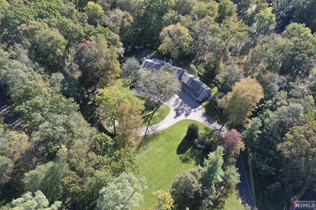 347 Algonquin Rd, Franklin Lakes, NJ 07417