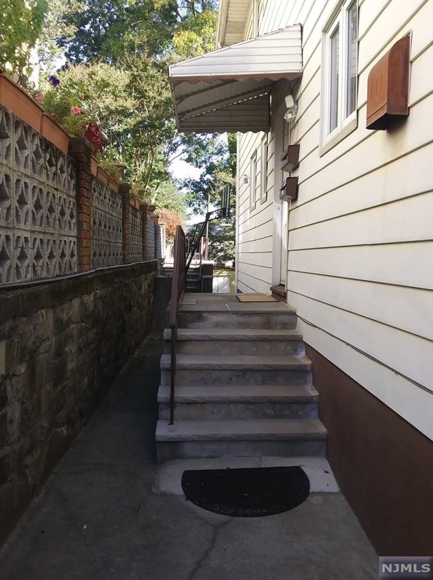 123 E Harwood Terrace #2, Palisades Park, NJ 07650