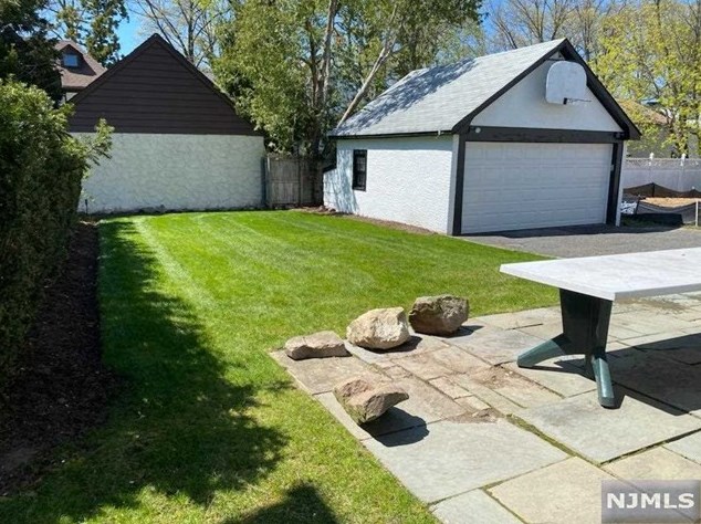 1298 Hastings St, Teaneck, NJ 07666