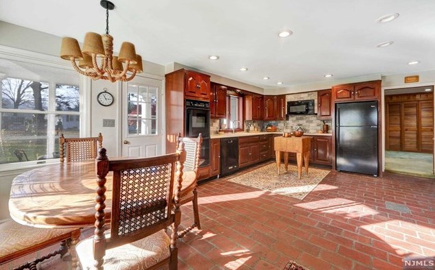 726 Ramapo Valley Rd, Oakland, NJ 07436
