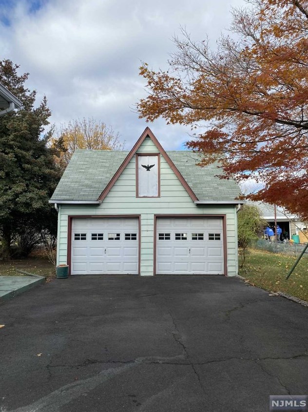 147 Linden Ave, Elmwood Park, NJ 07407