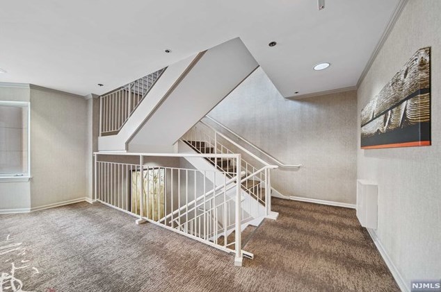 518 Ellery Ct #ph 518, Edgewater, NJ 07020