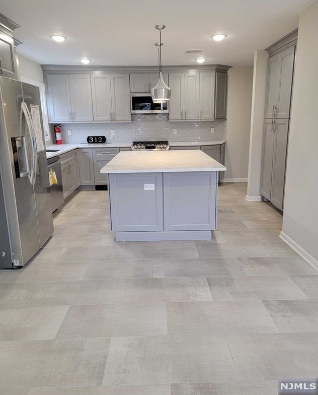 312 Glen Ave #1, Palisades Park, NJ 07650