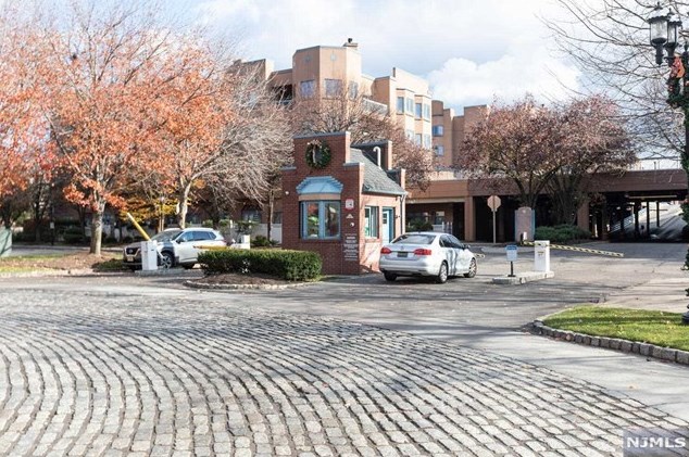 602 Thornton Ct #a, Edgewater, NJ 07020