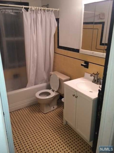 323 Crestview Pl, Teaneck, NJ 07666