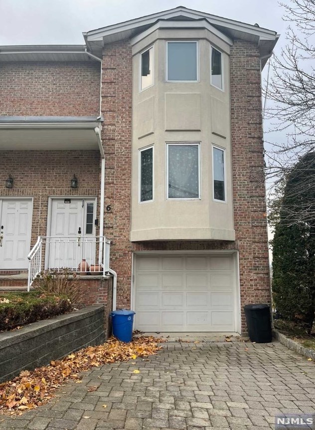 6 Kathleen Ct, Ridgefield, NJ 07657