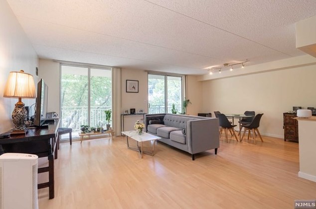 1055 River Rd #301, Edgewater, NJ 07020