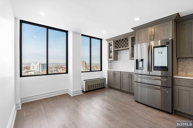 300 Winston Dr #2302, Cliffside Park, NJ 07010