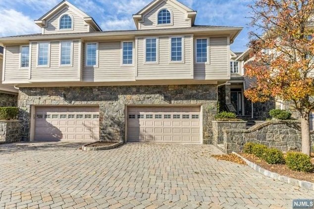 18 Kensington Ct, Tenafly, NJ 07670