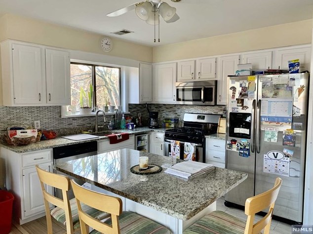 110 Sandpiper Ky, Secaucus, NJ 07094