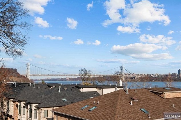 19 Myrtle Ave #19, Edgewater, NJ 07020