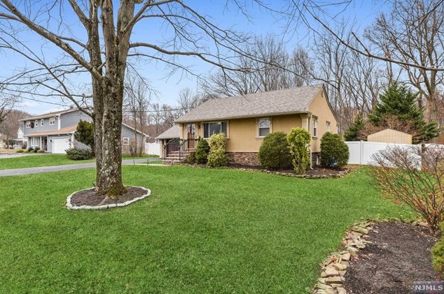 144 Horseneck Rd, Fairfield, NJ 07004
