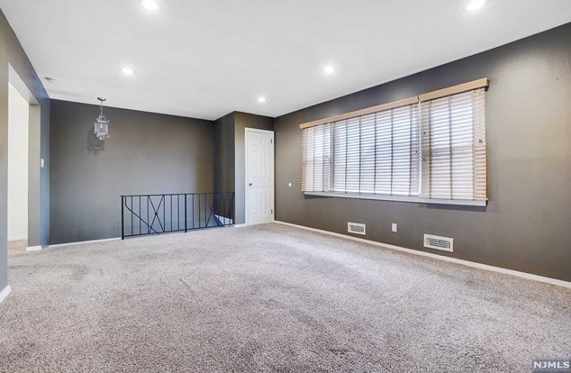 708 8th St, Secaucus NJ  07094-3020 exterior