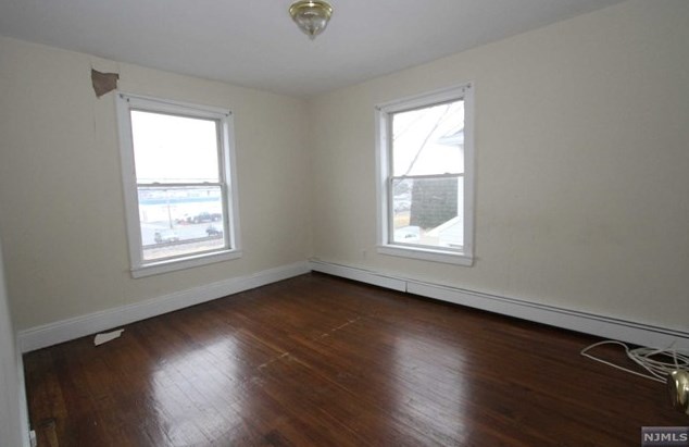 231 Royal Ave, Paterson NJ 07506-1830 exterior