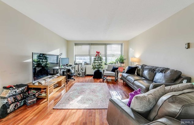 2100 Linwood Ave #2n, West Fort Lee, NJ 07024