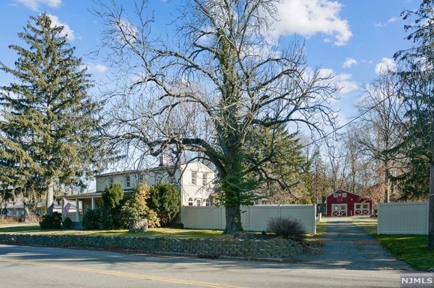 370 Passaic Ave, West Caldwell, NJ 07006