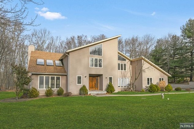 11 Vista Dr, Boonton, NJ 07005