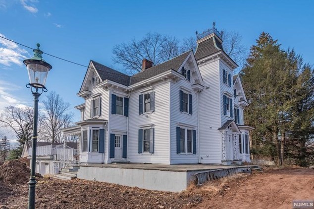 234 Tappan Rd, Norwood, NJ 07648