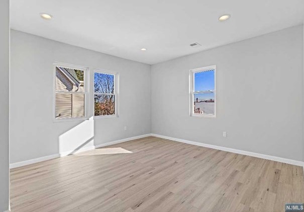 21 Harding Ave, Clifton NJ  07011-2209 exterior