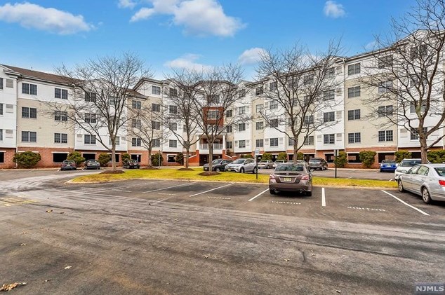 189 Forest Ave #410, Paramus, NJ 07652