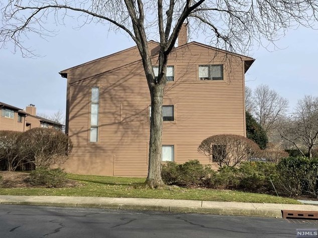 41 Lexington Ct, Westwood, NJ 07676