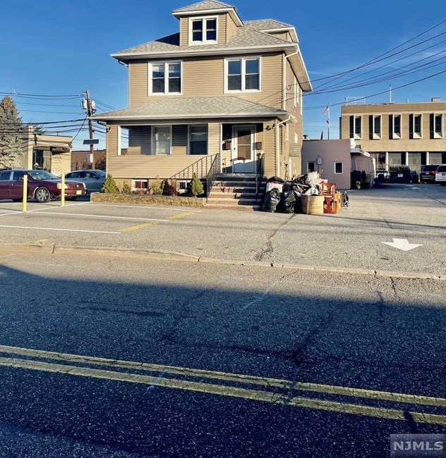 2 Grove St #2, South Hackensack, NJ 07606