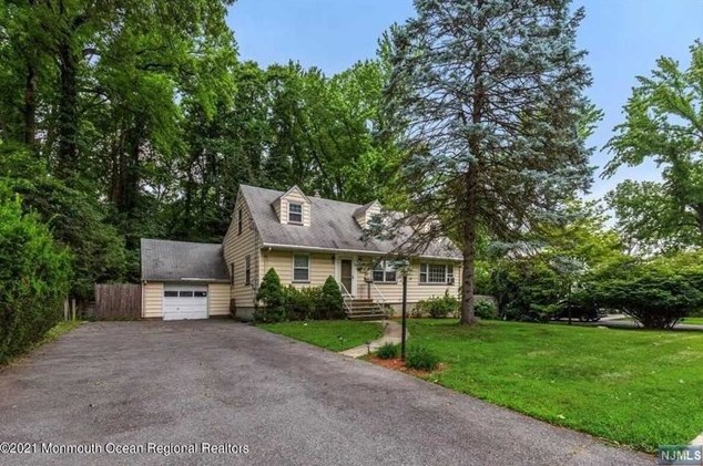 14 Hilltop Terrace, Wayne, NJ 07470
