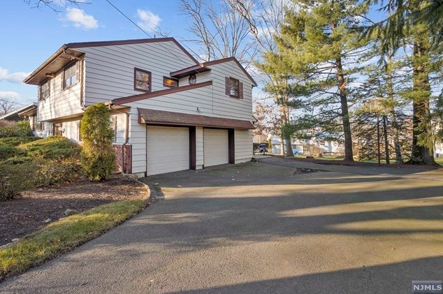 40 Laurie Dr, Englewood, NJ 07632