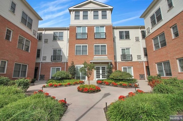 3313 The Plz, Tenafly, NJ 07670