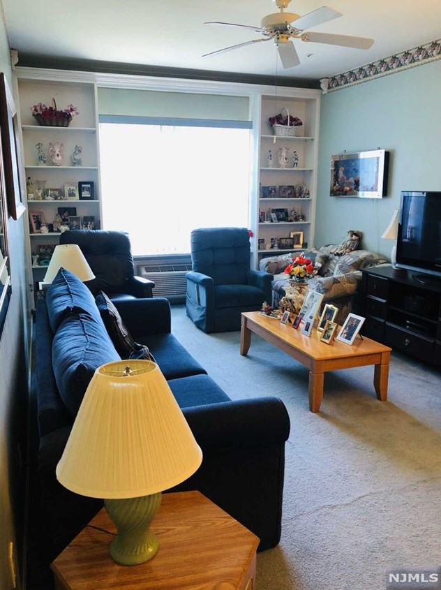 4 Richmond Rd #208, West Milford, NJ 07480