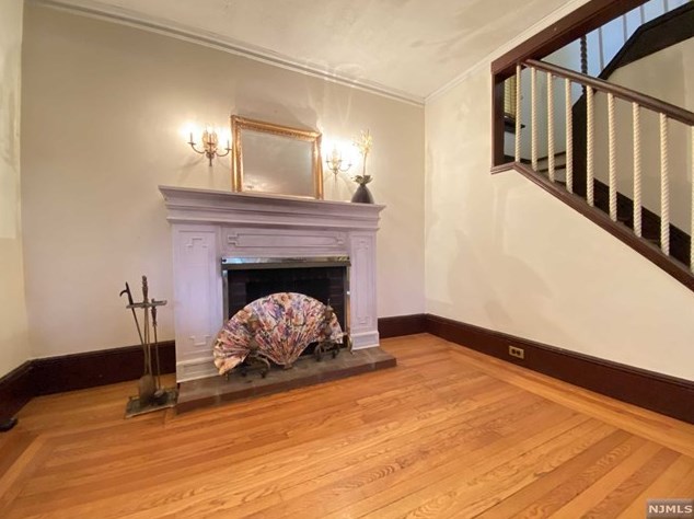 866 Garrison Ave, Teaneck, NJ 07666