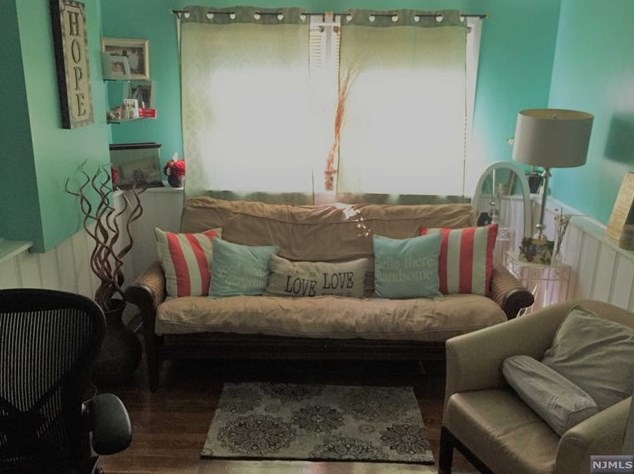 77 Woods Ave, Bergenfield NJ  07621-1534 exterior