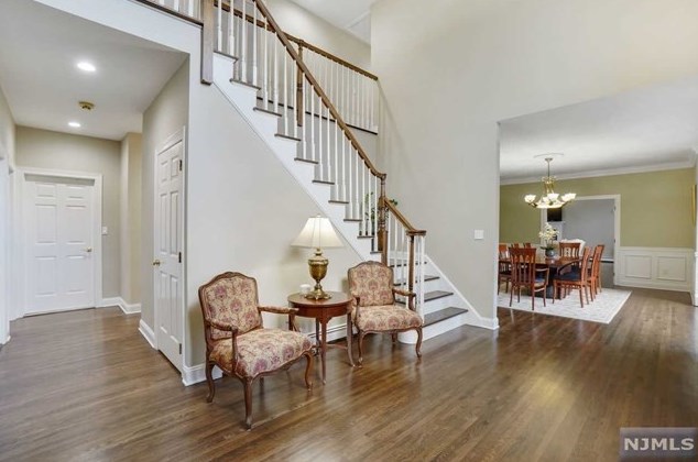 22 Howard St, Wyckoff, NJ 07481