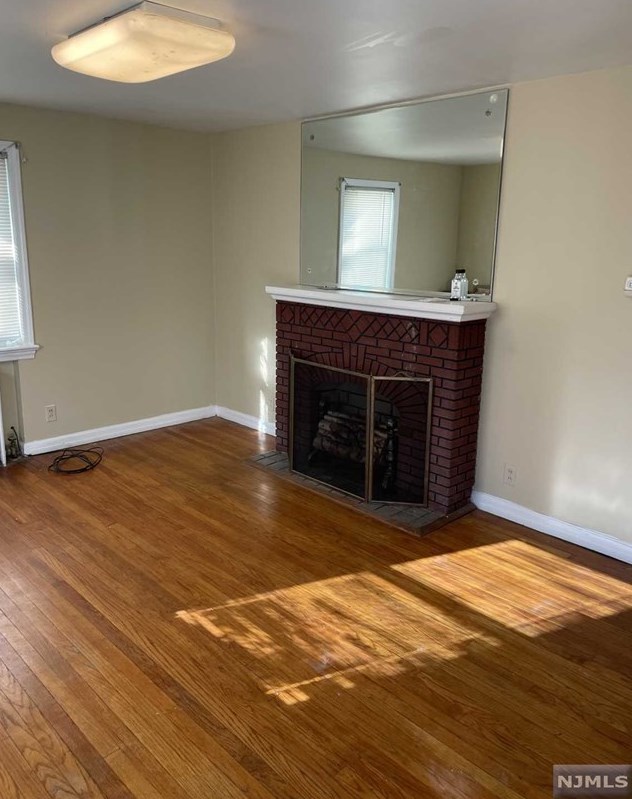 89 Washington Ave, Elmwood Park, NJ 07407