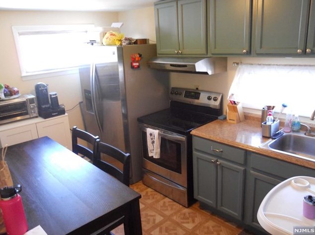 727 Lake Ave, Lyndhurst, NJ 07071