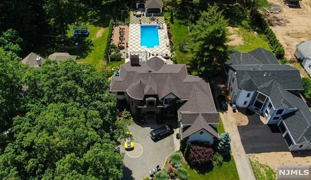 276 Dunkerhook Rd, Paramus, NJ 07652