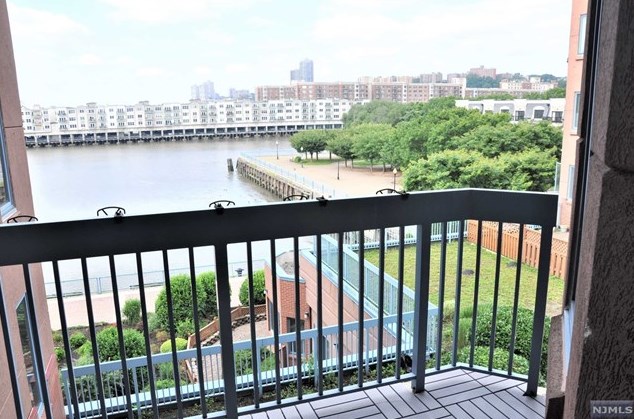 407 Smith Ct #407, Edgewater, NJ 07020