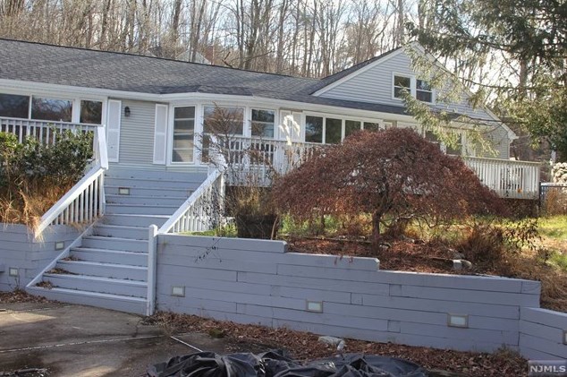 3 Marion Dr, Mahwah, NJ 07430