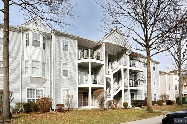 176 Linden St, Mahwah, NJ 07430