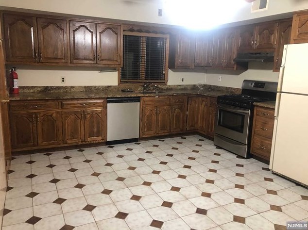 1564 John St, West Fort Lee, NJ 07024