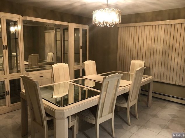 1564 John St, West Fort Lee NJ  07024-2505 exterior