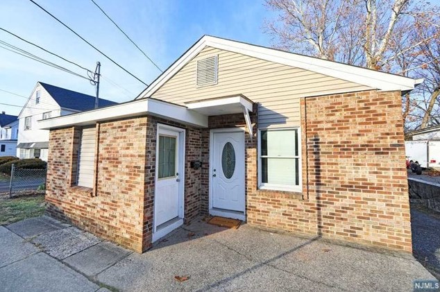 8 Main St #a, Bloomingdale, NJ 07403