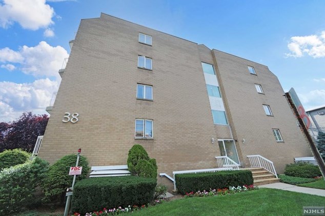 38 Moonachie Rd #202, Hackensack, NJ 07601