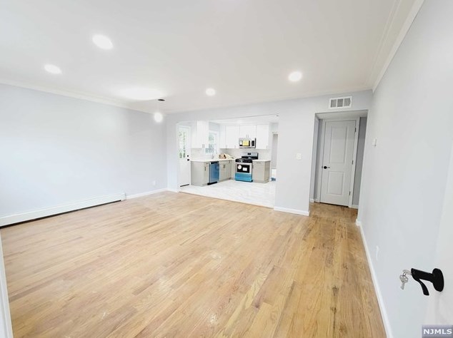 75 W Central Blvd #1, Palisades Park, NJ 07650
