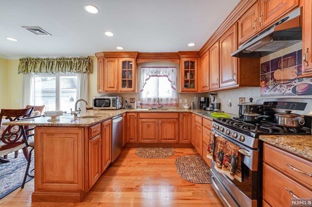 450 Spring Valley Rd, Paramus, NJ 07652