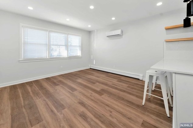 347 New York Ave, Lyndhurst, NJ 07071