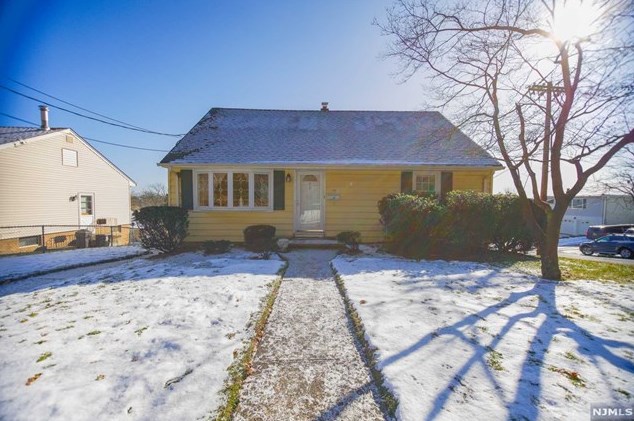 116 Burr Pl, Hasbrouck Heights, NJ 07604